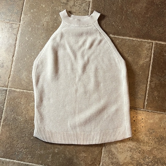 Banana Republic Tops - Banana Republic tanks size small